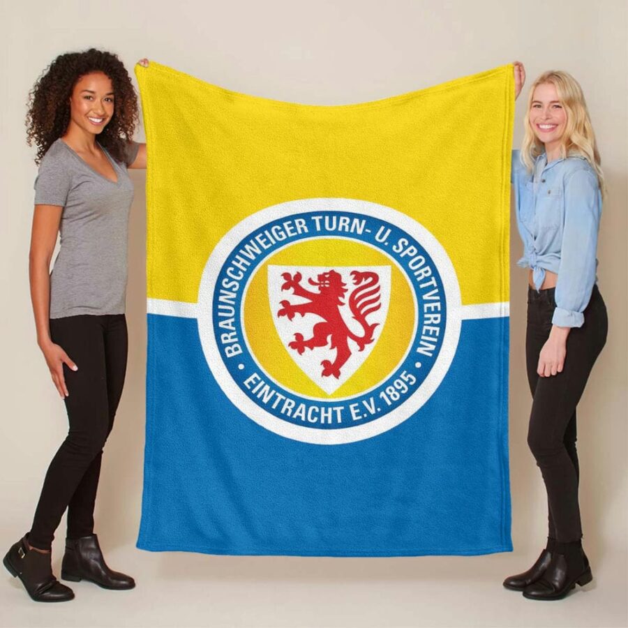 Eintracht-Braunschweig-Blue-Yellow-05-1-1.jpg
