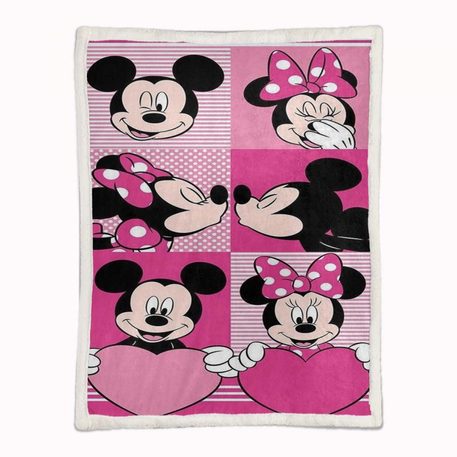Minnie Maus und Mickey Maus küssen sich liebevoll Decke - Fleecedecke – Bild 2
