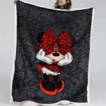 Minnie Maus mit schwarzem Hintergrund und roter Schleife Decke – Fleecedecke