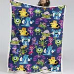 Monster University At Work Alle Charaktere 12 Decke – Fleecedecke