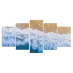 Wellen brechen am Strand im Sommer Leinwandbilder